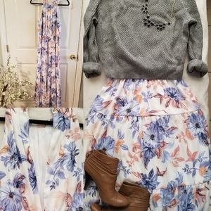 Long sleeveless dress with light blue flowers